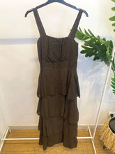 Carregar imagem no visualizador da galeria, Vestido liso folhos largos
