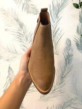 Carregar imagem no visualizador da galeria, Botim camurça taupe Ruika
