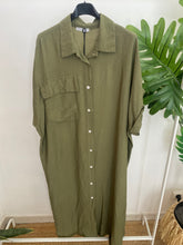 Carregar imagem no visualizador da galeria, Vestido camisa liso estampado com bolso kaki
