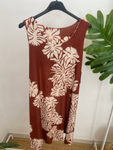 Carregar imagem no visualizador da galeria, Vestido midi malha fria estampa floral telha

