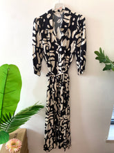 Carregar imagem no visualizador da galeria, Vestido estampado preto
