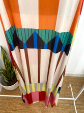 Carregar imagem no visualizador da galeria, Vestido malha fria riscas e triângulos multicor
