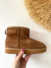 Carregar imagem no visualizador da galeria, Bota pantufa camurça com pêlo Ruika
