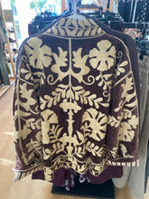 Carregar imagem no visualizador da galeria, Kimono de veludo bordado castanho
