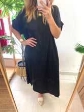 Carregar imagem no visualizador da galeria, Vestido oversize acetinado preto
