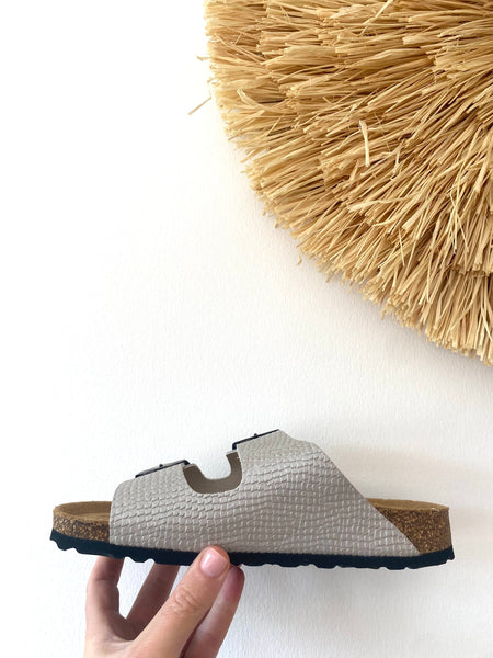 Chinelo fivelas silver Cubanas