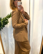Carregar imagem no visualizador da galeria, Blazer Morgan camel assertoado
