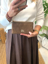 Carregar imagem no visualizador da galeria, Carteira acolchoada castanho Don Algodon
