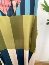 Carregar imagem no visualizador da galeria, Vestido malha fria riscas verde e azul
