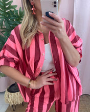 Carregar imagem no visualizador da galeria, Blusa oversize riscas Bordeaux/Rosa
