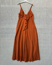 Carregar imagem no visualizador da galeria, Vestido alça fina com folho tijolo
