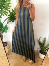 Carregar imagem no visualizador da galeria, Vestido comprido malha fria riscas azul e verde
