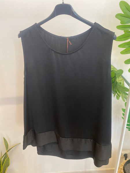 Túnica acetinada alça larga preto