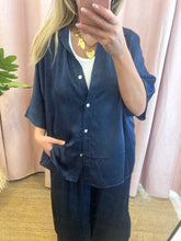 Carregar imagem no visualizador da galeria, Camisa acetinada oversize  marinho
