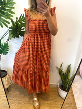 Carregar imagem no visualizador da galeria, Vestido vichy alças franzidas tijolo e laranja

