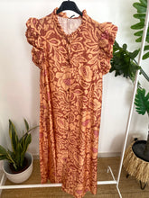 Carregar imagem no visualizador da galeria, Vestido camisa com folho manga estampa peónia laranja

