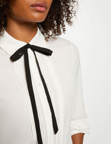 Camisa branca laçinho  preto MORGAN