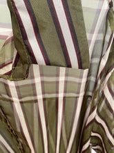 Carregar imagem no visualizador da galeria, Camisa túnica riscas verde
