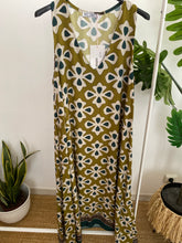 Carregar imagem no visualizador da galeria, Vestido viscose azulejo verde
