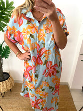 Carregar imagem no visualizador da galeria, Vestido camisa estampado com bolso azul claro
