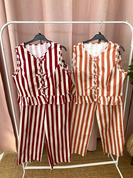 Conjunto blusa e calças riscas