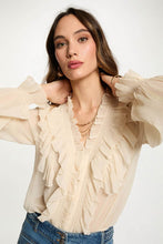 Carregar imagem no visualizador da galeria, Blusa folhos creme MORGAN
