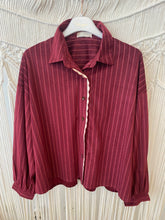 Carregar imagem no visualizador da galeria, Camisa oversize aveludada bordeaux
