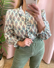 Carregar imagem no visualizador da galeria, Camisa estampa verde água
