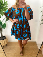Carregar imagem no visualizador da galeria, Vestido curto manga balão flores grandes azul e castanho

