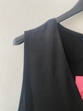 Carregar imagem no visualizador da galeria, Blusa alça larga acetinada preto

