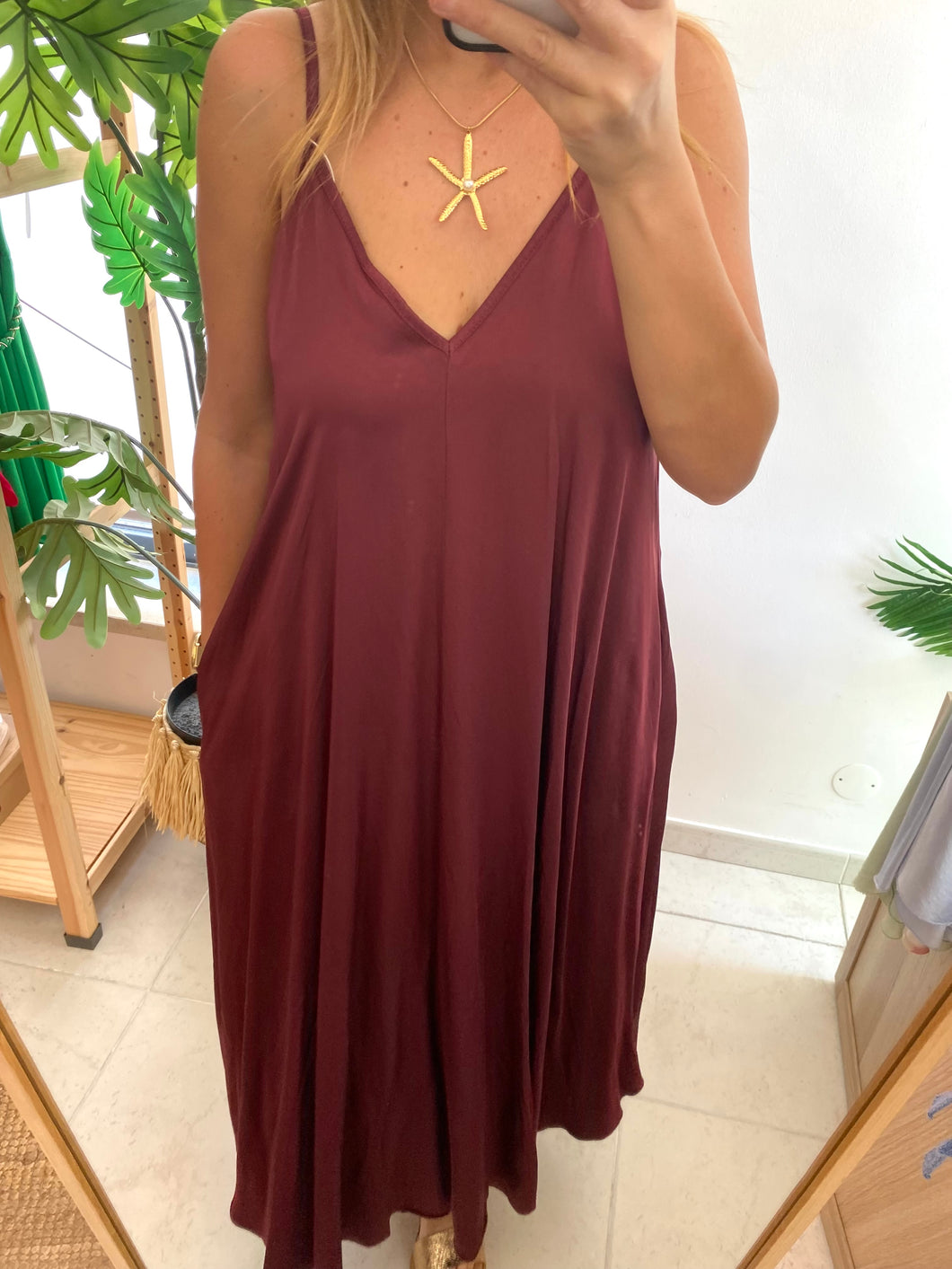 Vestido acetinado alças finas bordeaux