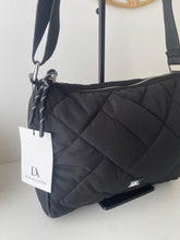 Carregar imagem no visualizador da galeria, Mala de ombro nylon preto Don Algodon
