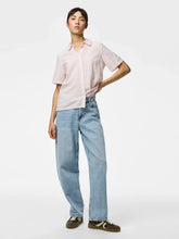 Carregar imagem no visualizador da galeria, Camisa riscas rosa Pieces
