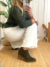 Carregar imagem no visualizador da galeria, Botim camurça kaki Ruika
