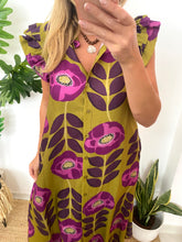 Carregar imagem no visualizador da galeria, Vestido camisa com folho manga estampa papoilas rosa
