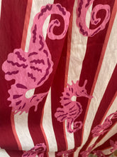 Carregar imagem no visualizador da galeria, Vestido cavalo marinho rosa
