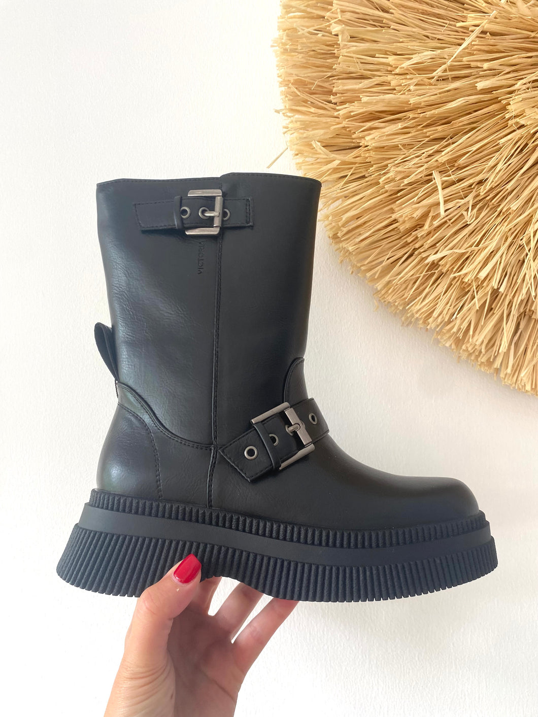 Bota fivelas Victoria