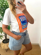 Carregar imagem no visualizador da galeria, T-shirt branca lata sardinhas laranja
