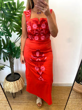 Carregar imagem no visualizador da galeria, Conjunto top e saia bordado flores vermelho
