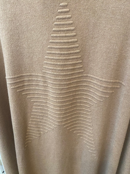 Casaco de malha oversize com estrela costas camel