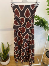 Carregar imagem no visualizador da galeria, Vestido Sardenha estampa folhas castanho
