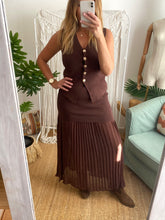 Carregar imagem no visualizador da galeria, Colete de malha chocolate
