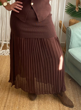 Carregar imagem no visualizador da galeria, Saia de malha chocolate
