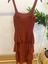 Carregar imagem no visualizador da galeria, Vestido liso folhos largos
