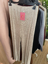 Carregar imagem no visualizador da galeria, Calças de lantejoulas pérola

