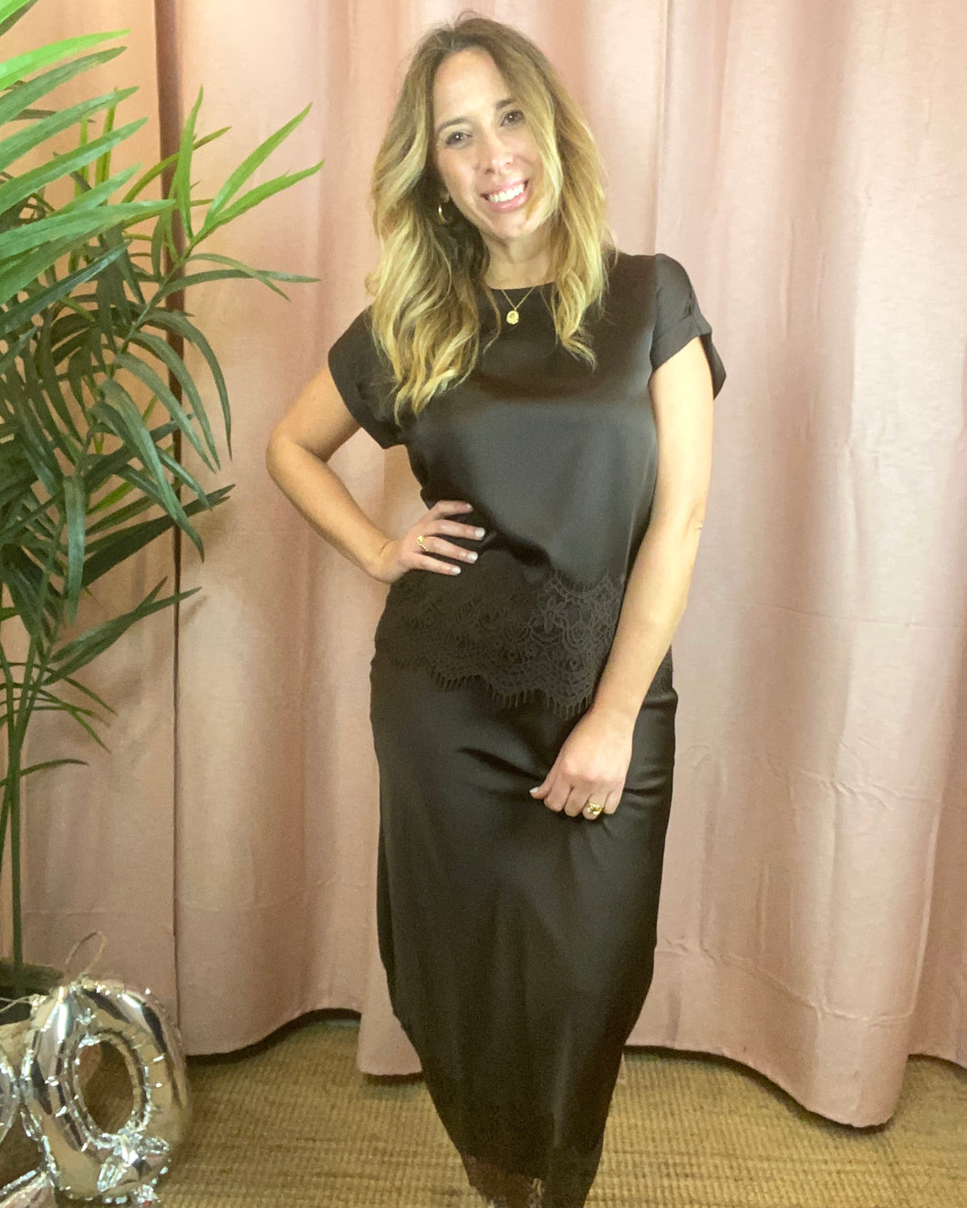 Saia acetinada com renda castanho Viellette