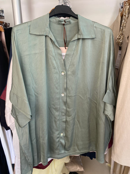 Camisa acetinada oversize  kaki