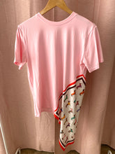 Carregar imagem no visualizador da galeria, T-shirt de algodão com lenço cães rosa
