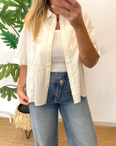 Camisa tulipa bordada branca