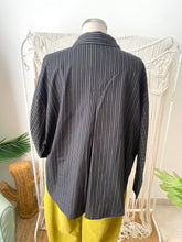 Carregar imagem no visualizador da galeria, Camisa oversize riscas preto
